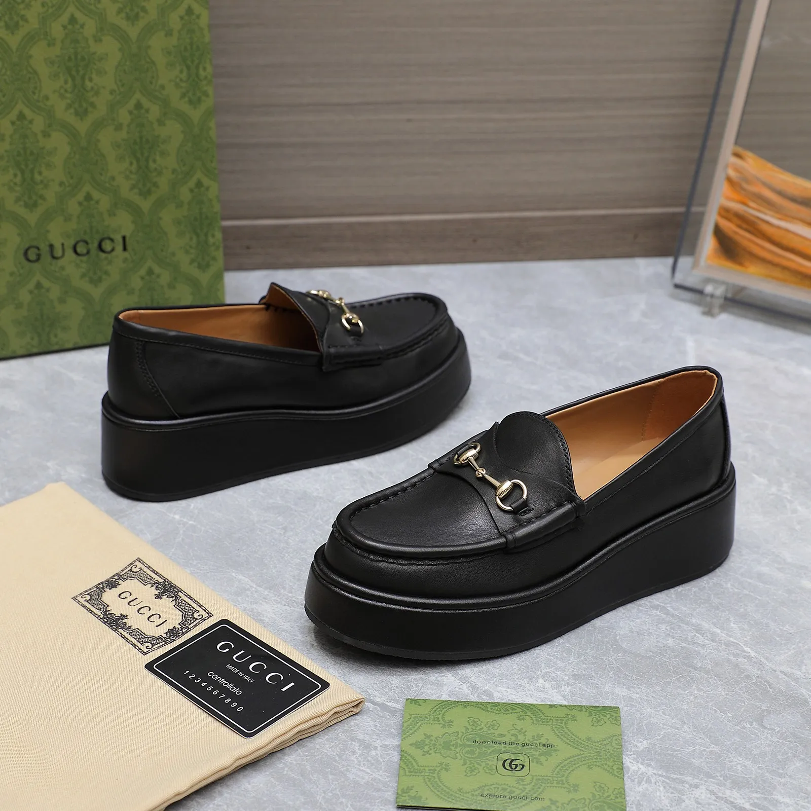 👟👟Ex-factory price 680👟👟 ⚡️The highest version 🔥🔥🔥💯💯💯 ⚡️2024 counter latest model ⚠️original replica ⚡️ Gucci’s latest popular wedge platform shoes - available simultaneously at counters Authentic European style, perfect on the feet💃💃When worn with this shoe, it is elegant and crystal clear. Regardless of the materials of the accessories, they are all customized 1:1. You must go to get the original version. The entire series is full of exciting and beautiful elements. ❶ Upper: cowhide/double G embroidered texture ❷ Inner lining: sheepskin ❸ Feet: sheepskin ❹Outsole: Imported from Italy ❺ Water platform height: 3.5CM in front and 5.5CM in back ❻Packaging: Original full set of packaging ❼Number of codes: 35-42 (40.41.42 customization is not returnable)